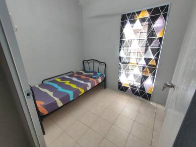 Room in Shah Alam, SGR