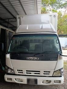 2015 ISUZU npr66upl (16.5ft)