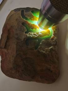 Bongkah Mentah Giok Jadeite Guatemala Hijau Ais