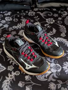 kasut mizuno court