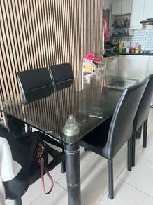 Meja makan 5 seater