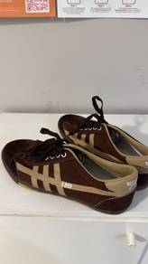 Kasut futsal leo