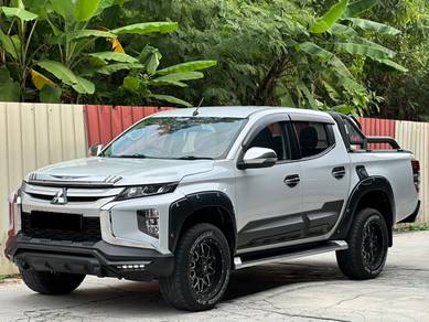 Mitsubishi Triton VGT PREMIUM in Salak Selatan, KUL