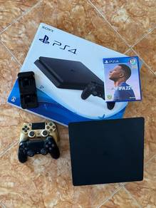 PS4 Slim 500GB + 2 Original Controllers + 1 Games