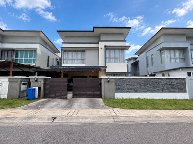 Semi-Detached House For Sale in Shah Alam,SGR