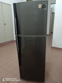 peti sejuk ais refrigerator fridge 2pintu toshiba