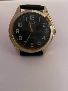 Q&Q Quartz Round Black Dial Watch