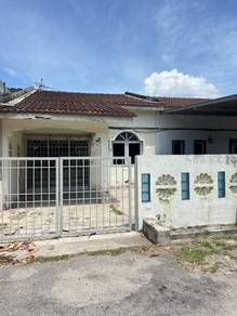Terraced House For Sale in Cheng,MLK