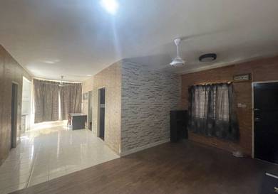 Apartment For Rent in Country Heights