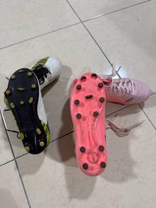 Kasut bola anak untuk dijual