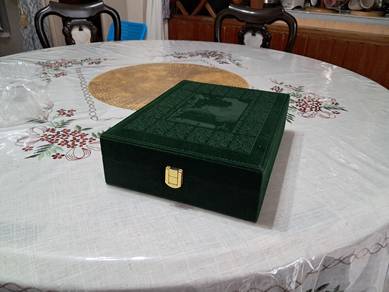 Naskah Al-Quran Dibalut Dengan Kelambu Dalam Kaaba
