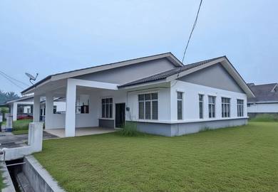 Semi-Detached House For Sale in Triang,PHG