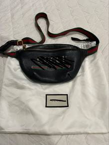 Gucci waist bag size S