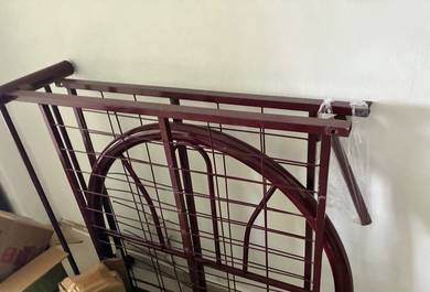 Single metal bed frame
