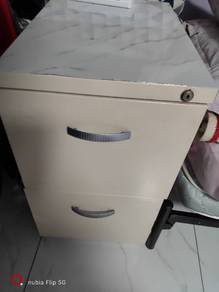 kabinet besi pejabat 
