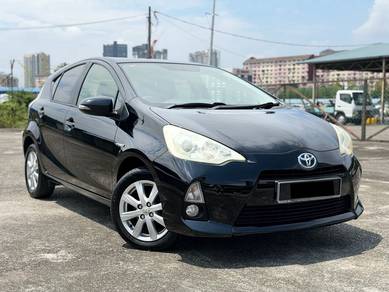 Toyota Prius c (HYBRID) in Petaling Jaya, SGR