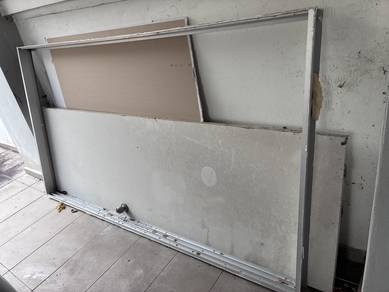 Bingkai dan tingkap cermin aluminum terpakai