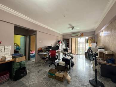 Condominium For Sale in Teratai Mewah Condominium
