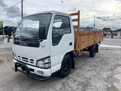 2012 ISUZU NKR55UEET Wooden 13 ft