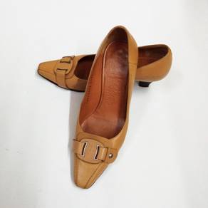 Salvatore Ferragamo brown leather heels