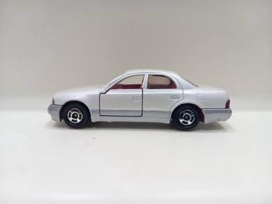 Vintage 1992 Tomica No. 55 Toyota Crown Majesta