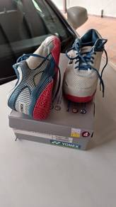 Court/running shoes