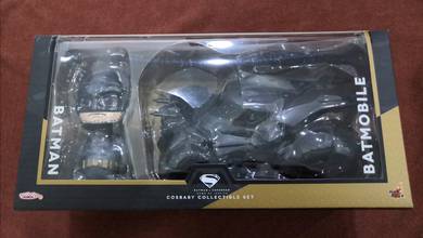 Batman and Batmobile Cosbaby Hot Toys