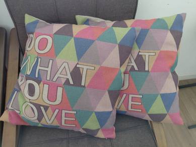 2 pcs Geometric Patterned Cushions