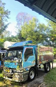 Lori Isuzu 1 tan 