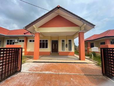 Semi-Detached House For Sale in Cenering,TRG
