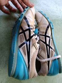 kasut spike sprinter