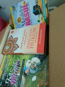 Al Quran dan buku agama