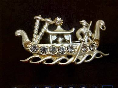 Vintage Brooch Venice Gondola 1970s