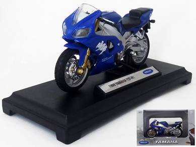 1999 YAMAHA YZF-R1 (1:18) Die cast Motorbike