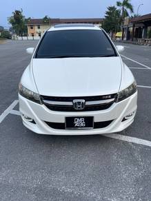 Honda Stream i-VTEC RSZ in Kubang Kerian, KTN