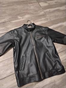 Jaket Kulit Hitam Zip Depan (Leather Jacket) – Sty