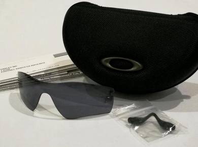Oakley Radar lense signatures series