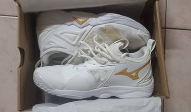 MIZUNO Wave Momentum 3  (.volleyball shoes.)