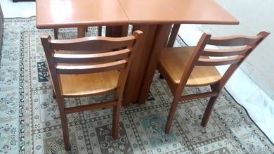 Set meja makan dan 4 kerusi