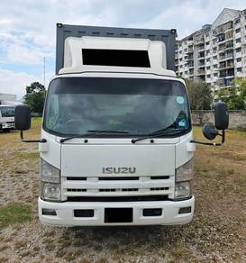 Isuzu NPR75