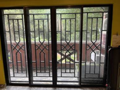 Sliding door besar