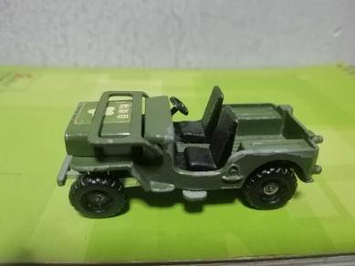 Vintage Tomica Mitsubishi Jeep