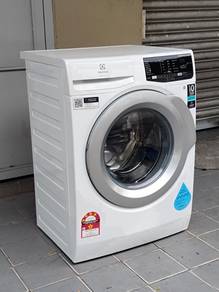 Electrolux front load washing machine washer 8-kg