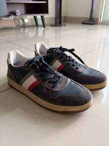 Preloved Casual Sneakers