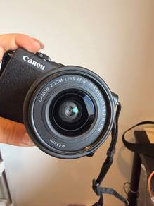 Canon EOS M200, extra battery & charger & lens