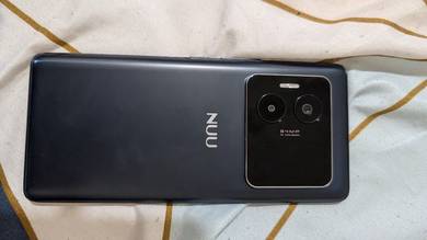 NUU B40 5G Android phone with two screens