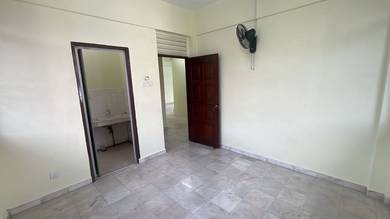 Flat For Sale in Stulang Laut