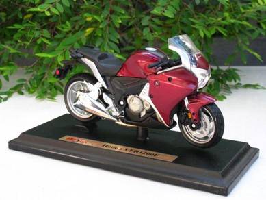 Maisto 1-18 Honda VFR1200F Sport Touring Bike