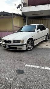 BMW 318i 18i in Petaling Jaya, SGR