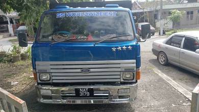 Untuk dijual 3 ton 14½ kaki ford 3500cc
